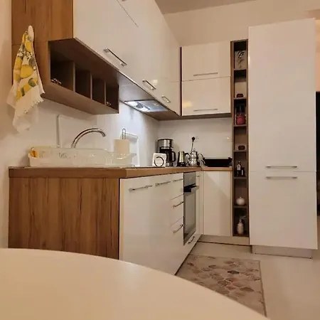 Apartment Valamar Ed Hamallaj